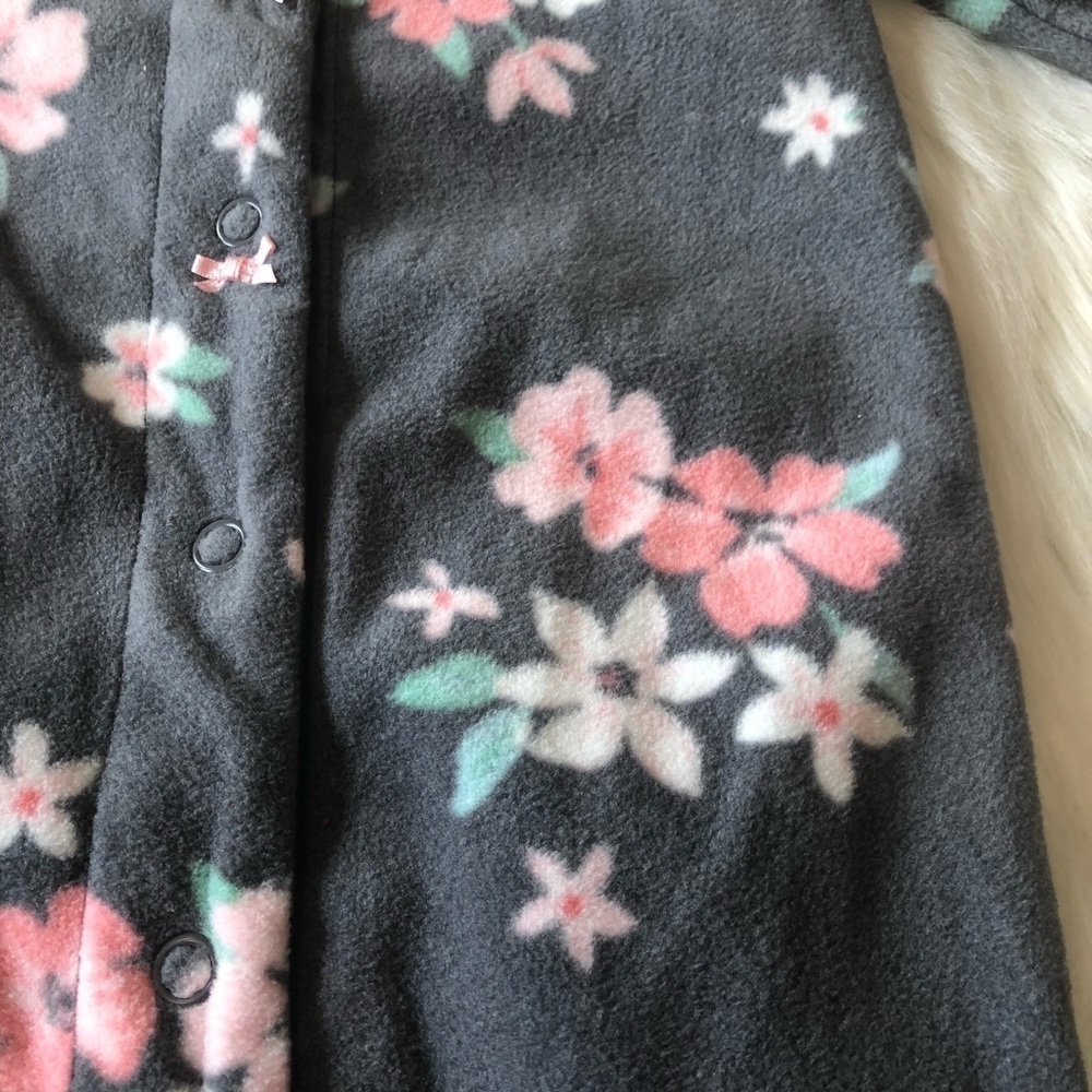 Carter’s baby girl floral one piece footie size 6M - Picture 3 of 8